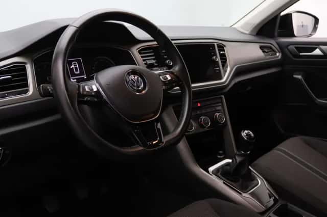 Volkswagen T-Roc (2020) thumbnail 3