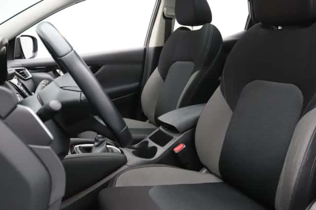 Nissan Qashqai (2021) thumbnail 4