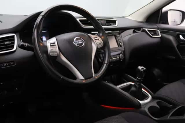 Nissan Qashqai (2016) thumbnail 3