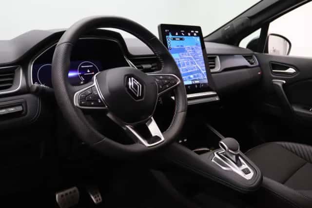 Renault Captur (2025) thumbnail 3