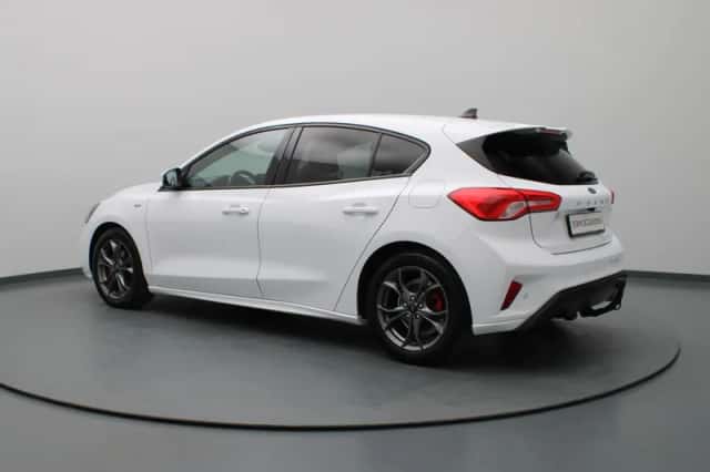 Ford Focus (2021) thumbnail 2
