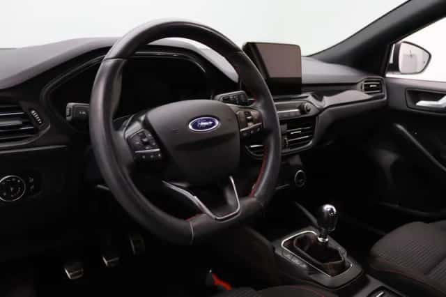 Ford Focus (2021) thumbnail 3