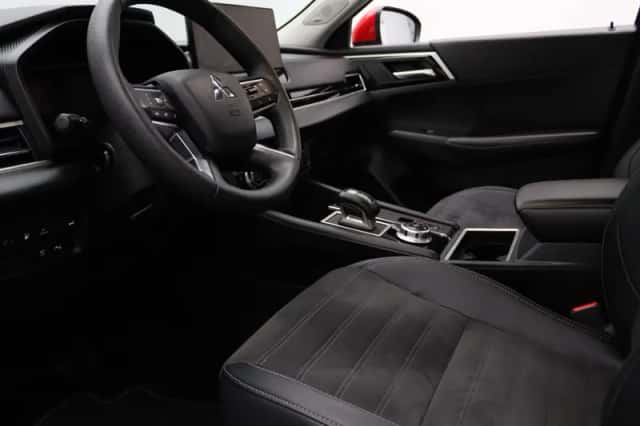 Mitsubishi Outlander (2025) thumbnail 3