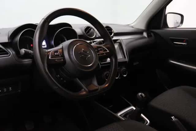 Suzuki Swift (2023) thumbnail 3