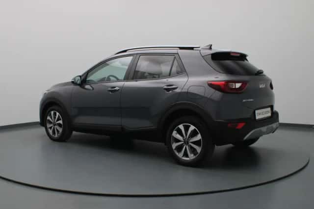 Kia Stonic (2021) thumbnail 2