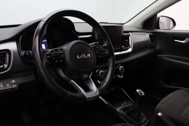 Kia Stonic (2021) thumbnail 3