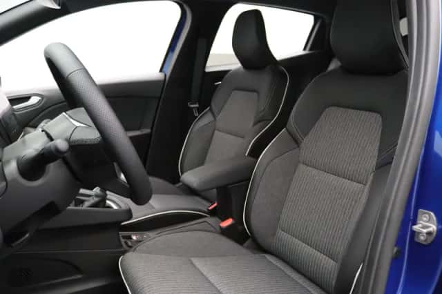 Mitsubishi Colt (2024) thumbnail 4