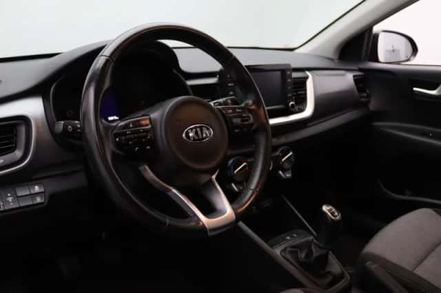 Kia Stonic (2020) thumbnail 3