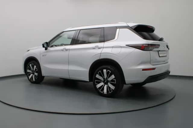 Mitsubishi Outlander (2026) thumbnail 2