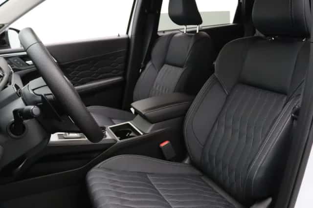 Mitsubishi Outlander (2026) thumbnail 4