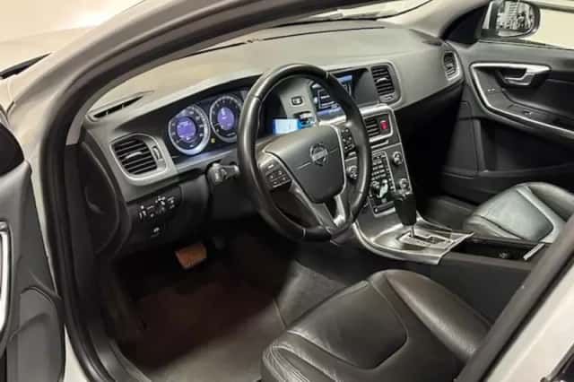 Volvo S60 (2012) thumbnail 4