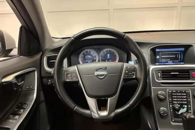 Volvo S60 (2012) thumbnail 6