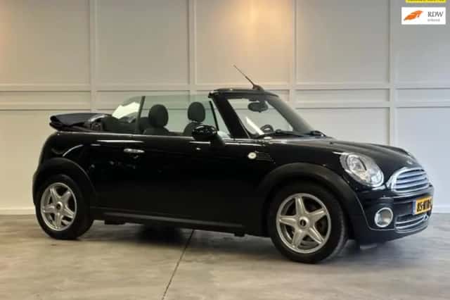 MINI Cabrio (2010) thumbnail 1