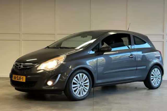 Opel Corsa (2011) thumbnail 3