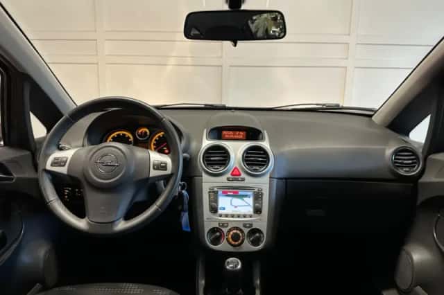 Opel Corsa (2011) thumbnail 5