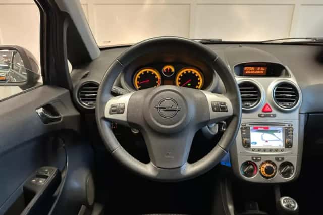 Opel Corsa (2011) thumbnail 6