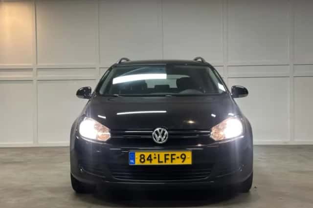 Volkswagen Golf (2010) thumbnail 2