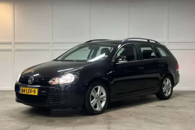 Volkswagen Golf (2010) thumbnail 3