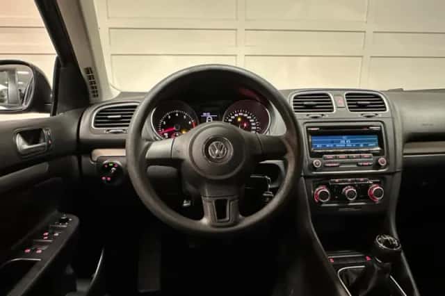 Volkswagen Golf (2010) thumbnail 6
