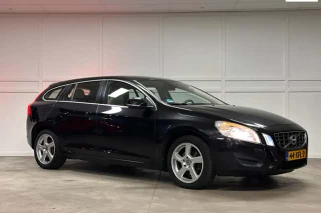 Volvo V60 (2012) thumbnail 1