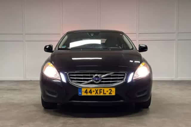Volvo V60 (2012) thumbnail 2