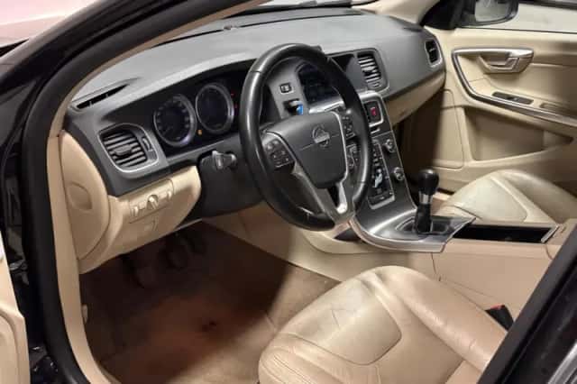 Volvo V60 (2012) thumbnail 4