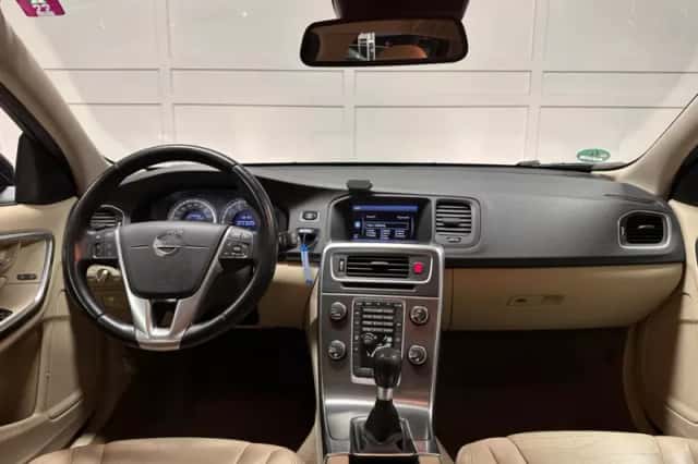 Volvo V60 (2012) thumbnail 5