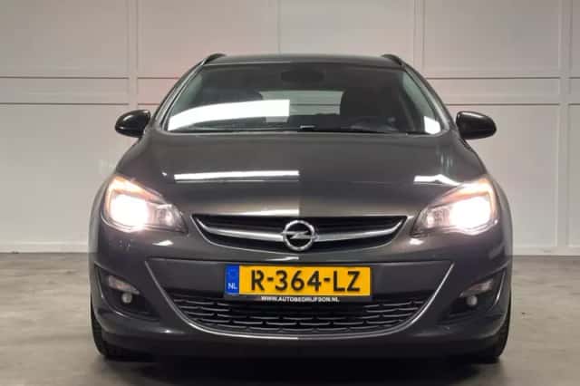Opel Astra (2015) thumbnail 2