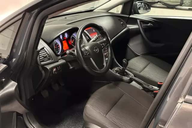 Opel Astra (2015) thumbnail 4