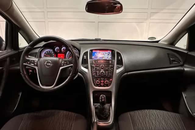 Opel Astra (2015) thumbnail 5