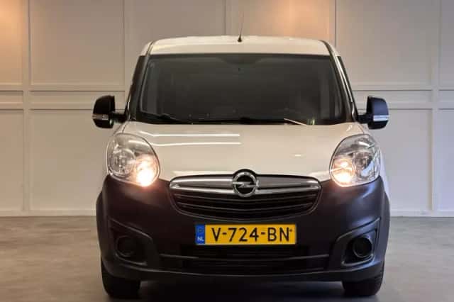 Opel Combo (2016) thumbnail 2