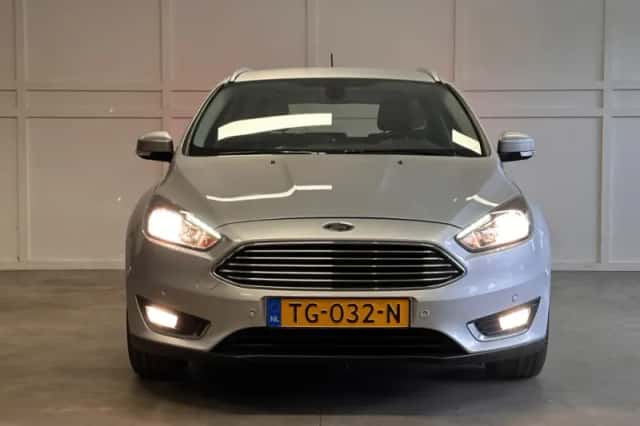 Ford Focus (2018) thumbnail 2