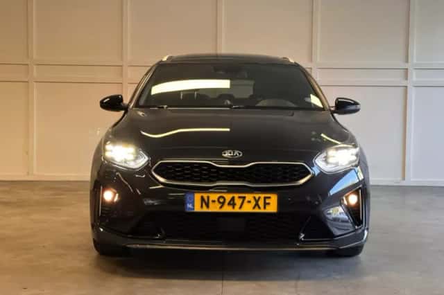 Kia Ceed (2022) thumbnail 2