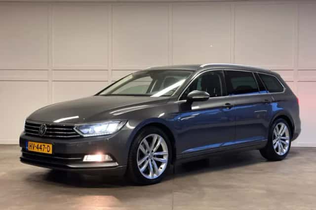 Volkswagen Passat (2015) thumbnail 3