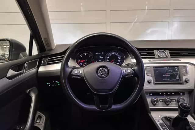 Volkswagen Passat (2015) thumbnail 6