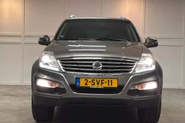 SsangYong Rexton (2013) thumbnail 2