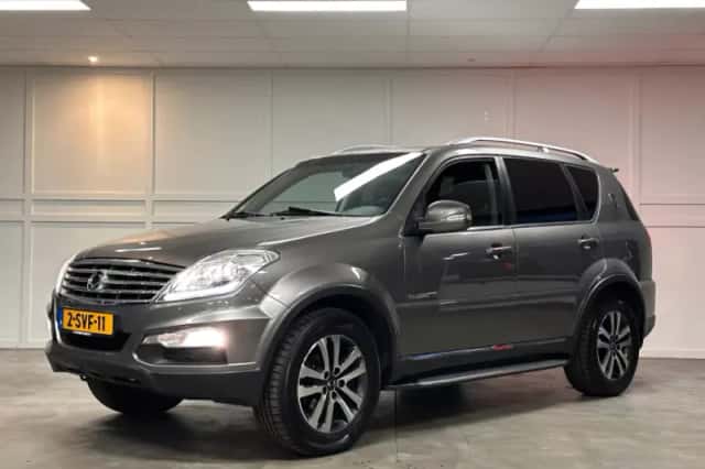 SsangYong Rexton (2013) thumbnail 3