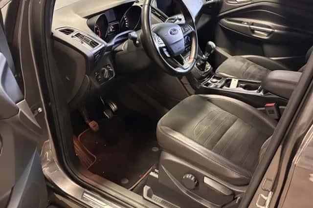 Ford Kuga (2018) thumbnail 4