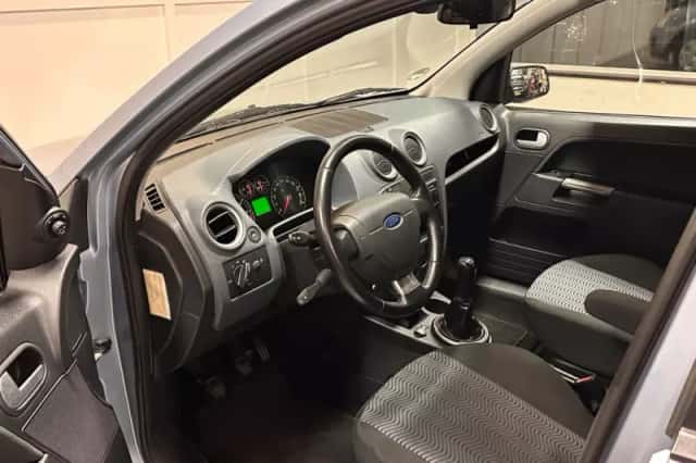 Ford Fusion (2008) thumbnail 4