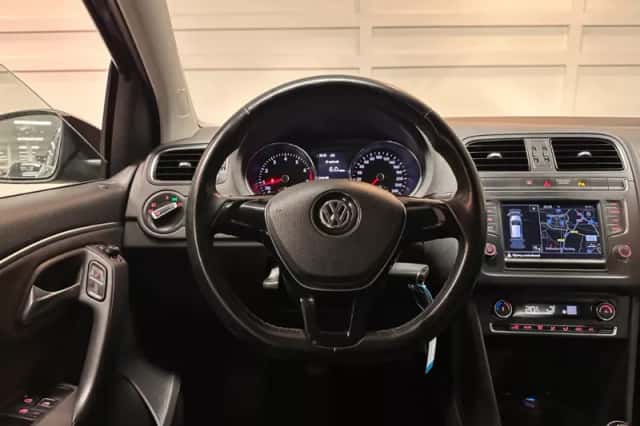 Volkswagen Polo (2016) thumbnail 6