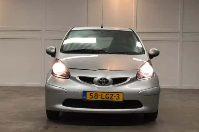 Toyota Aygo (2008) thumbnail 2