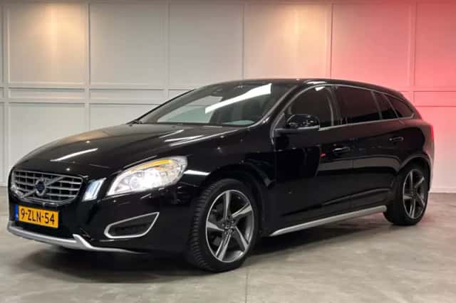 Volvo V60 (2011) thumbnail 3