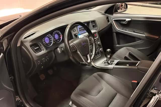 Volvo V60 (2011) thumbnail 4