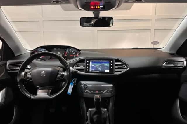 Peugeot 308 (2017) thumbnail 5
