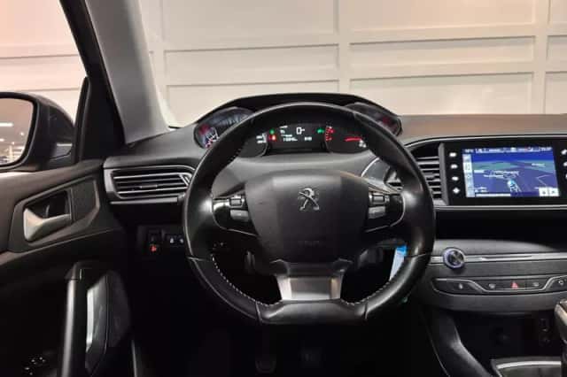 Peugeot 308 (2017) thumbnail 6