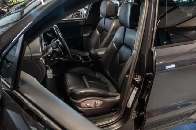 Porsche Macan (2022) thumbnail 4