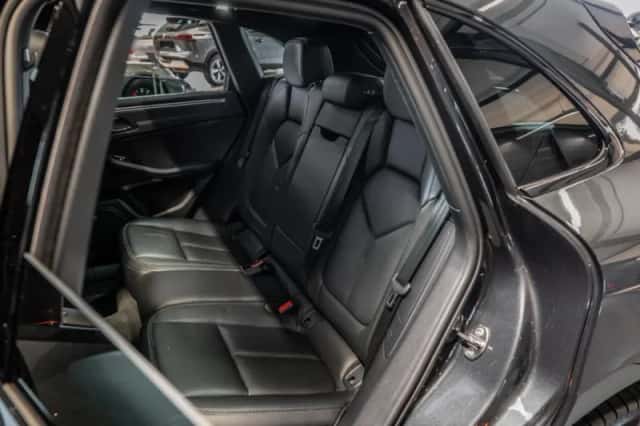 Porsche Macan (2022) thumbnail 6