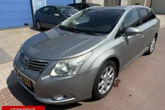 Toyota Avensis (2010) thumbnail 1