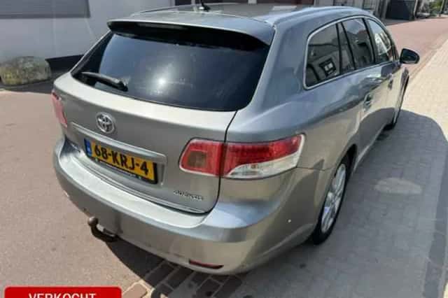 Toyota Avensis (2010) thumbnail 6