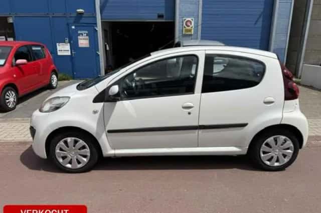 Peugeot 107 (2012) thumbnail 2